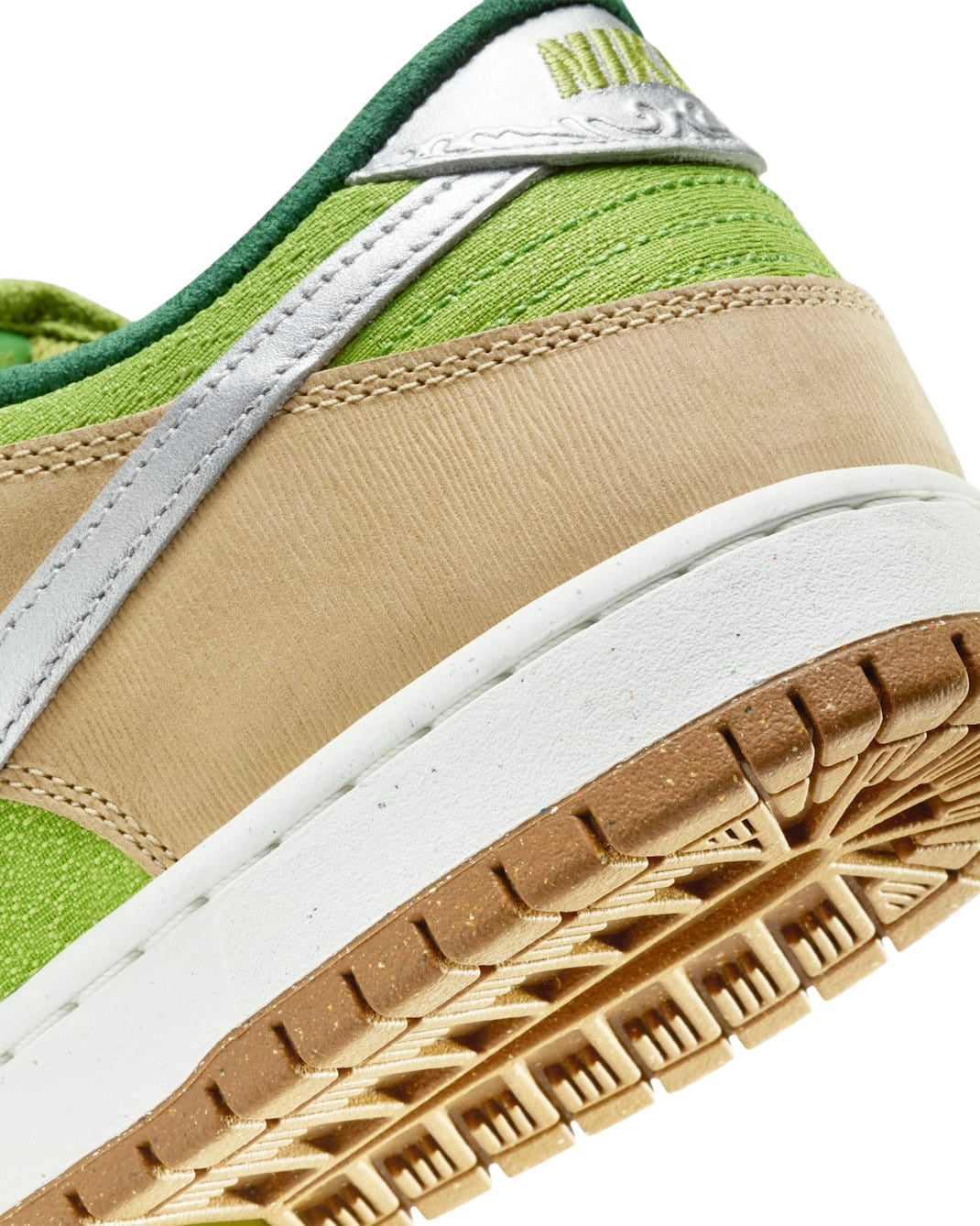NIKE SB DUNK LOW PRO WC SHOE FA24 (200) SESAME/M SILV
