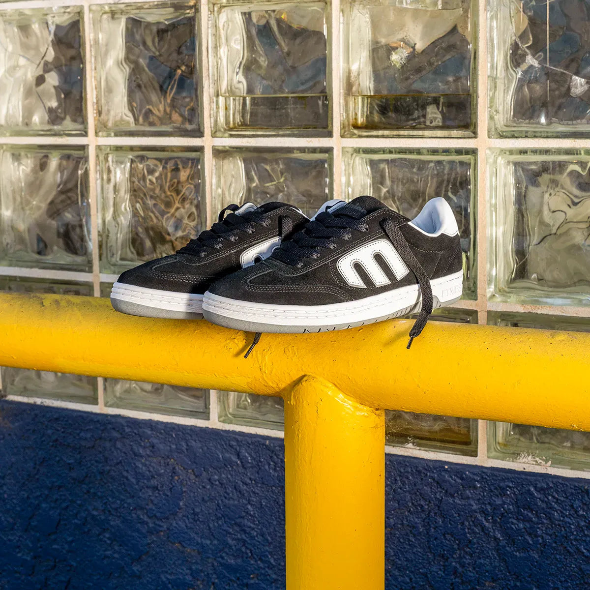 ETNIES MENS LOCUT SHOE HO25 BLACK/WHITE