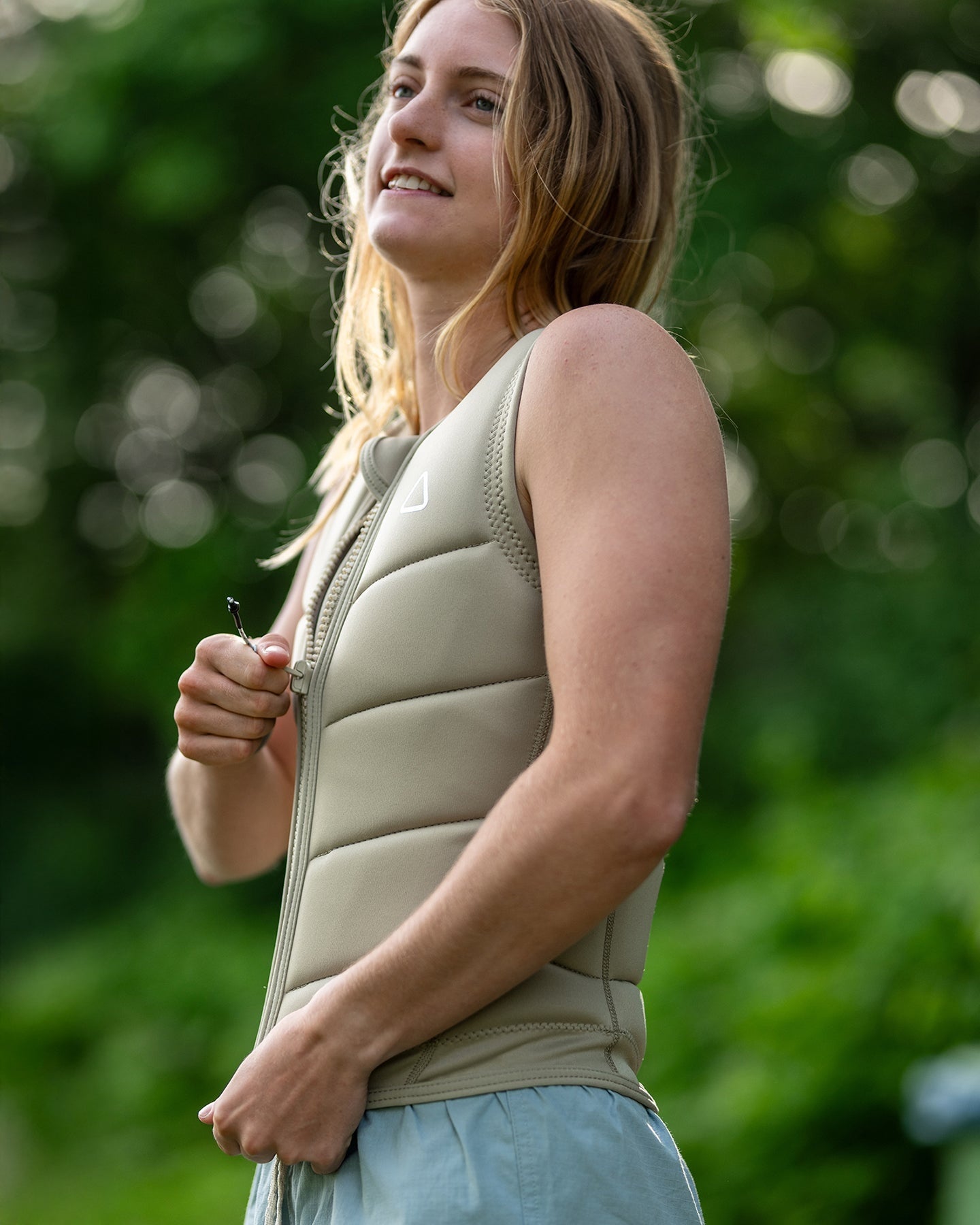 2026 FOLLOW WMNS CORP VEST SAND