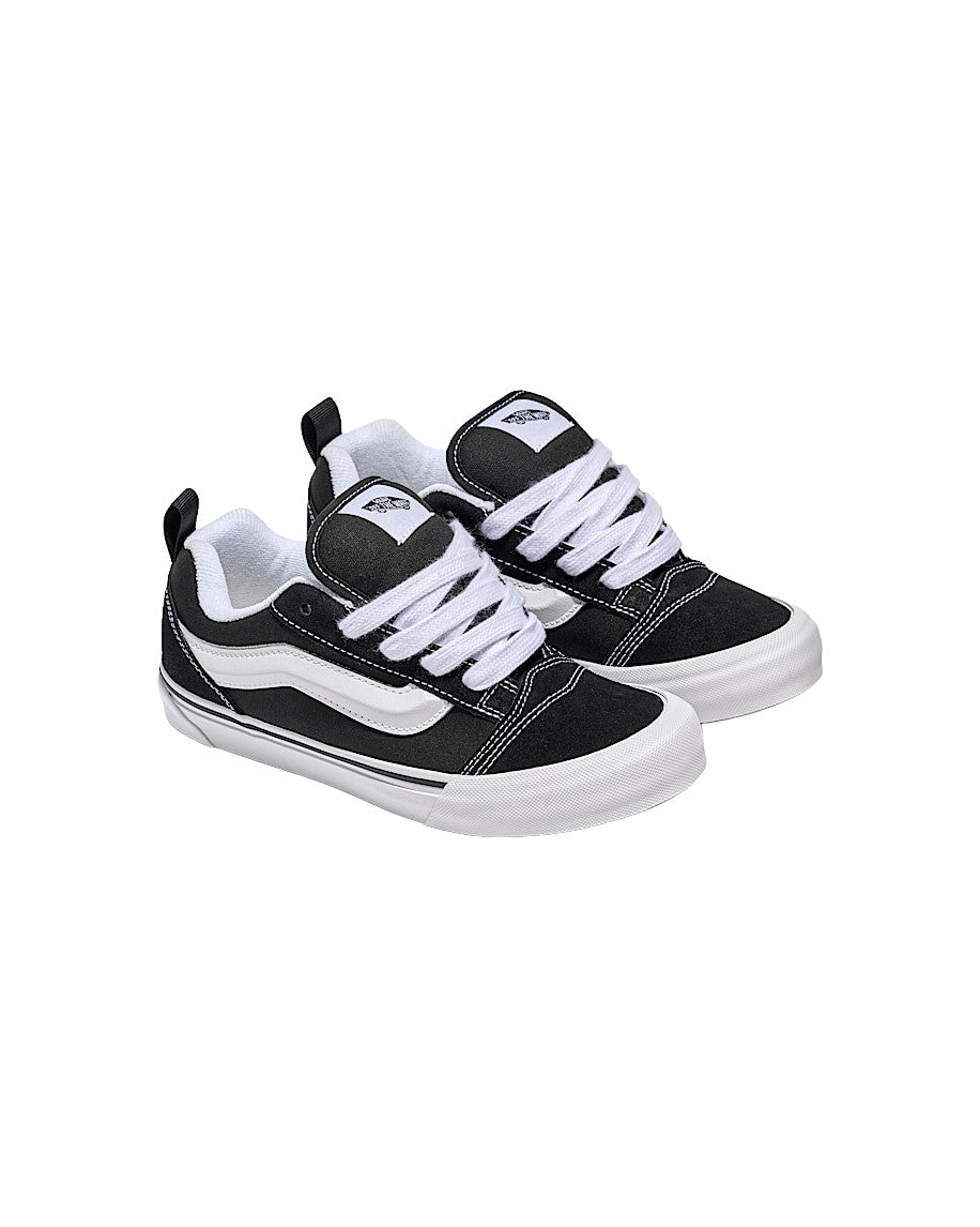 VANS YOUTH BOYS KNU SKOOL SHOES FA25 (6BT1) BLACK/TRUE WHITE