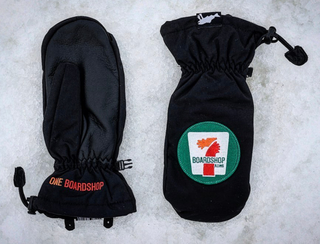 2022 SALMON ARMS CLASSIC MITT ONE BOARDSHOP
